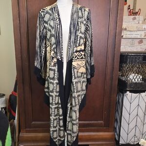 Sterling Styles Patterned Kimono Wrap – Black & Ivory - One Size